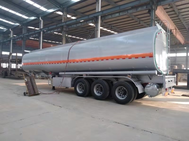 液体运输罐车